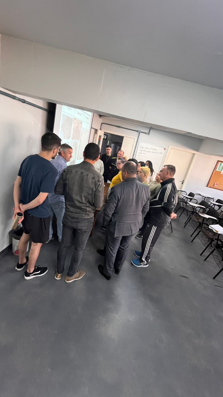 Estudantes da Licenciatura em Ciências da Natureza participam de oficina sobre constituição do solo e ensino de Ciências