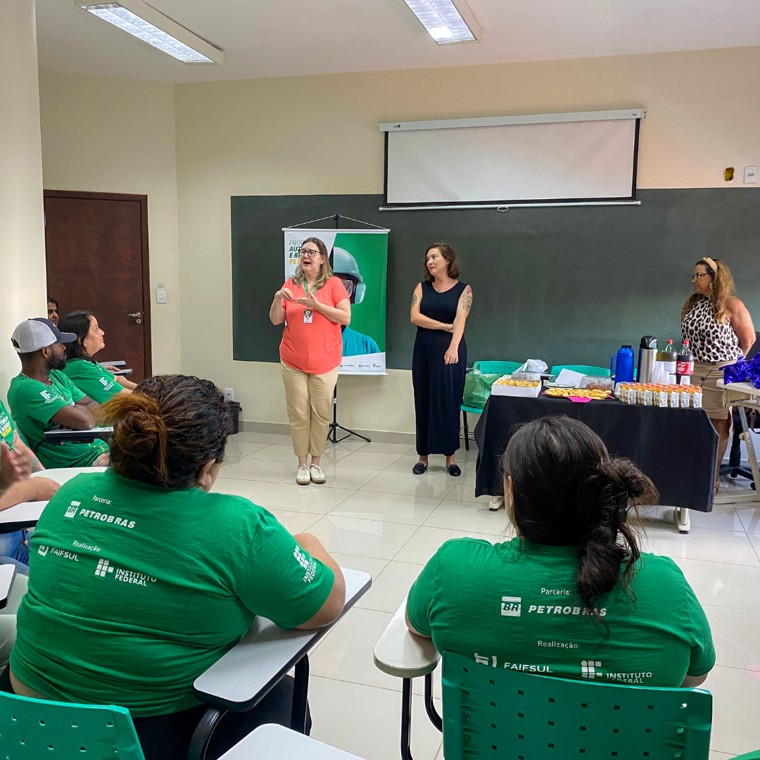 Atividade especial marca encerramento das aulas teóricas do curso de Auxiliar de  Serviços Diversos do Campus Porto Alegre do IFRS